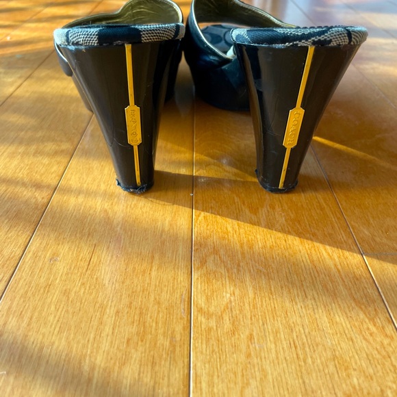 Authentic Coach Sandals - Picture 5 of 6